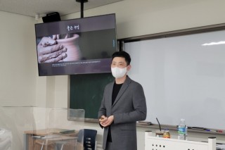 22-05-03 국어교육과 진로 및 취업 특강 사진(1).jpg